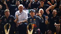 ¡No lo olvida! Verstappen le recuerda a periodista victoria de Checo Pérez en Singapur