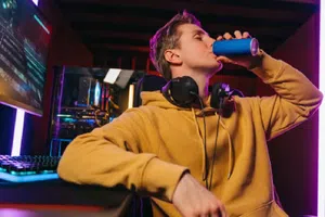 Prohíben bebidas energéticas para menores de edad en México