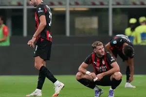 ¡Amargo inicio! Milan de Santiago Giménez pierde ante Cremonese en el arranque de Serie A
