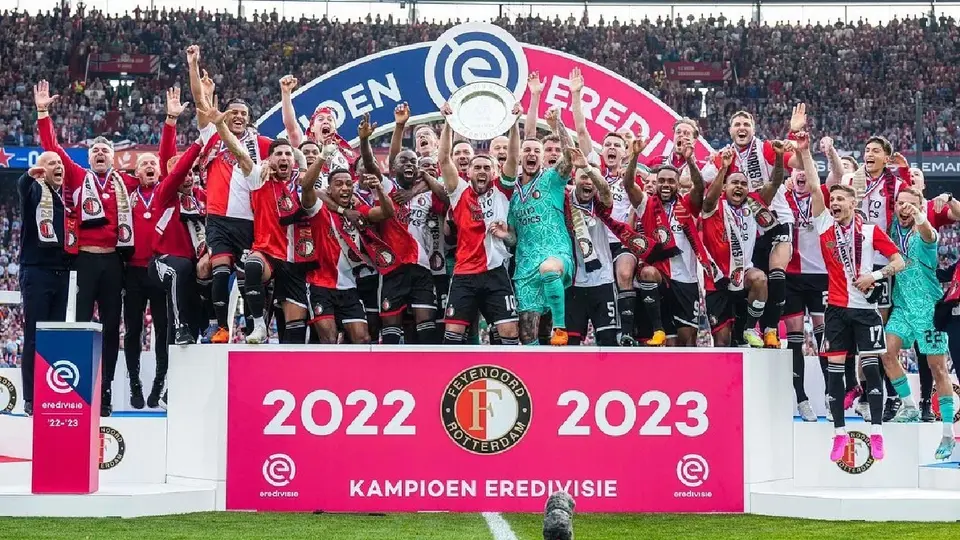 ¡Bombazo europeo! Xolos se refuerza con excompañero de Santiago Giménez en Feyenoord