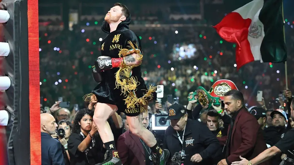 Atípica entrada de Canelo en Las Vegas para enfrentar a Crawford