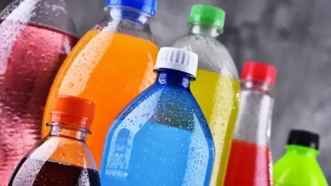 Impuestos 2026: Esto costarán los refrescos en México el próximo año
