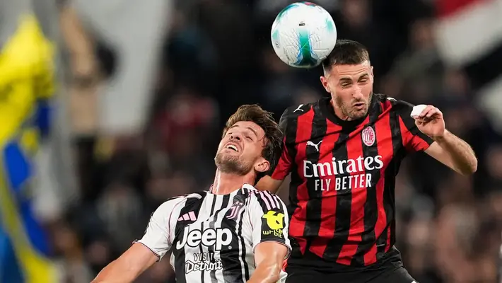 Santiago Giménez destaca y provoca penalti en el empate ante Juventus
