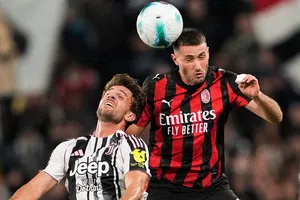 Santiago Giménez destaca y provoca penalti en el empate ante Juventus