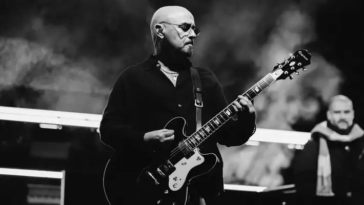 Guitarrista de Oasis anuncia que padece cáncer y se retira temporalmente de la gira
