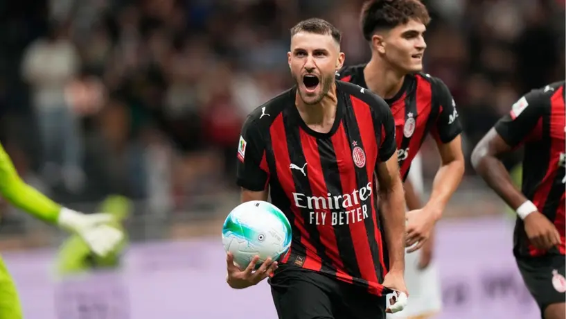 Santiago Giménez rompe sequía y anota en la Coppa de Italia con Milan