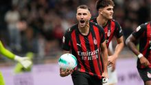 Santiago Giménez rompe sequía y anota en la Coppa de Italia con Milan