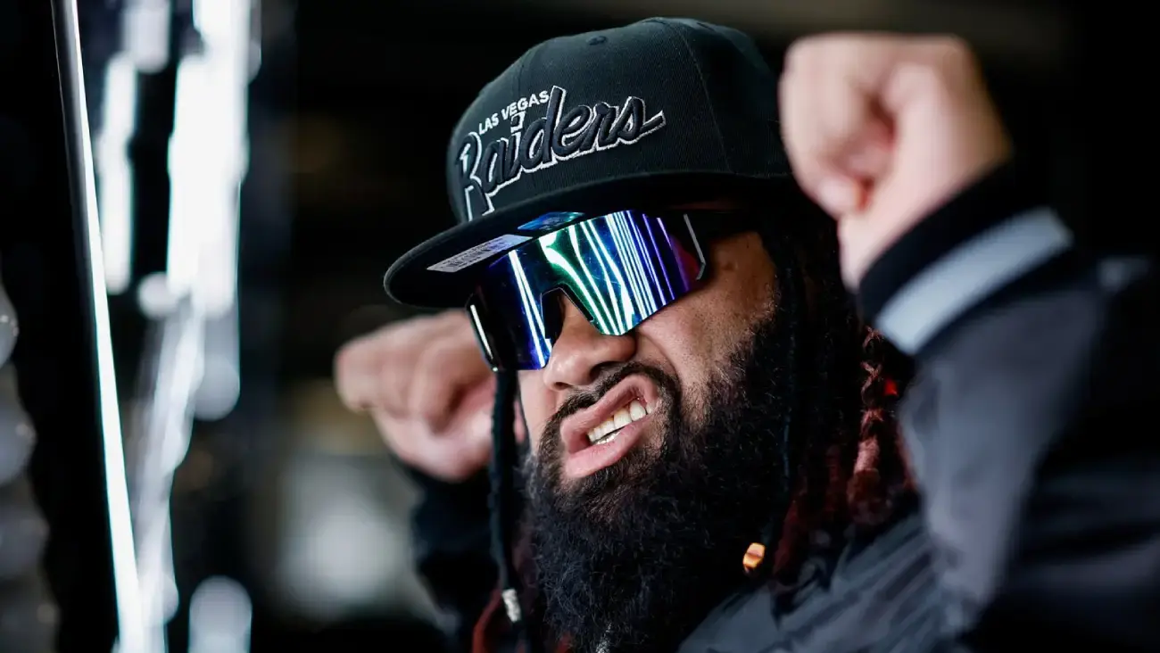 Jacob Fatu 'se olvida' de WWE y asiste al Raiders vs Bears de NFL | X: @Raiders