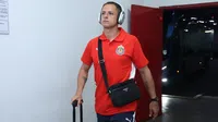 ¿Interesante? Chicharito reaparece en redes con polémico video barriendo