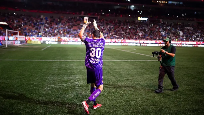 Afición de Cruz Azul viajó a Tijuana para despedir a Jesús Corona en su último partido