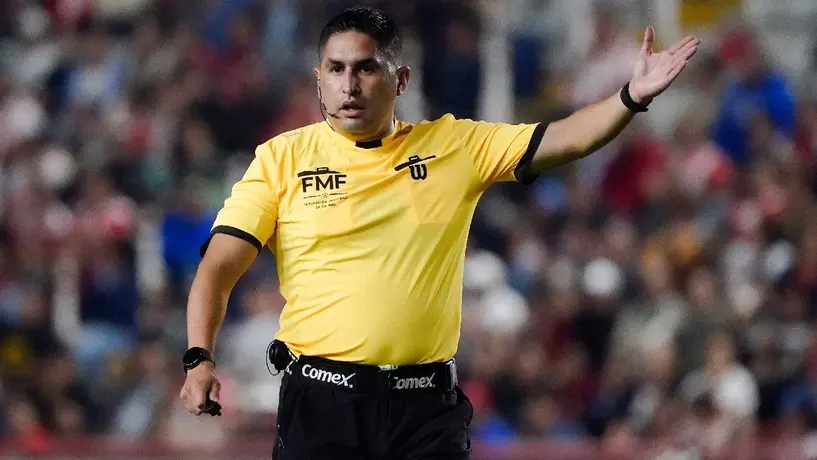 Oscar Mejía es elegido como el árbitro del Clásico Nacional del Apertura 2025