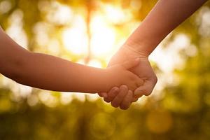 CDMX aprueba igualdad de herencia para hijos adoptados