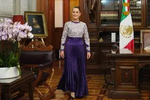 Claudia Sheinbaum lució vestido artesanal en su primer Grito de Independencia como presidenta