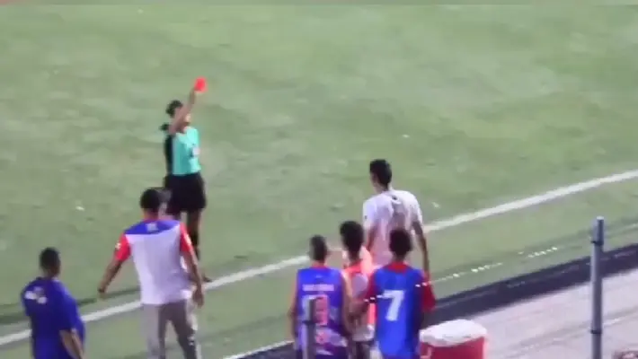 Árbitra es agredida físicamente en el futbol colombiano