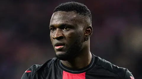 ¡Sonríe Santi Giménez! Milan cancela fichaje de Victor Boniface