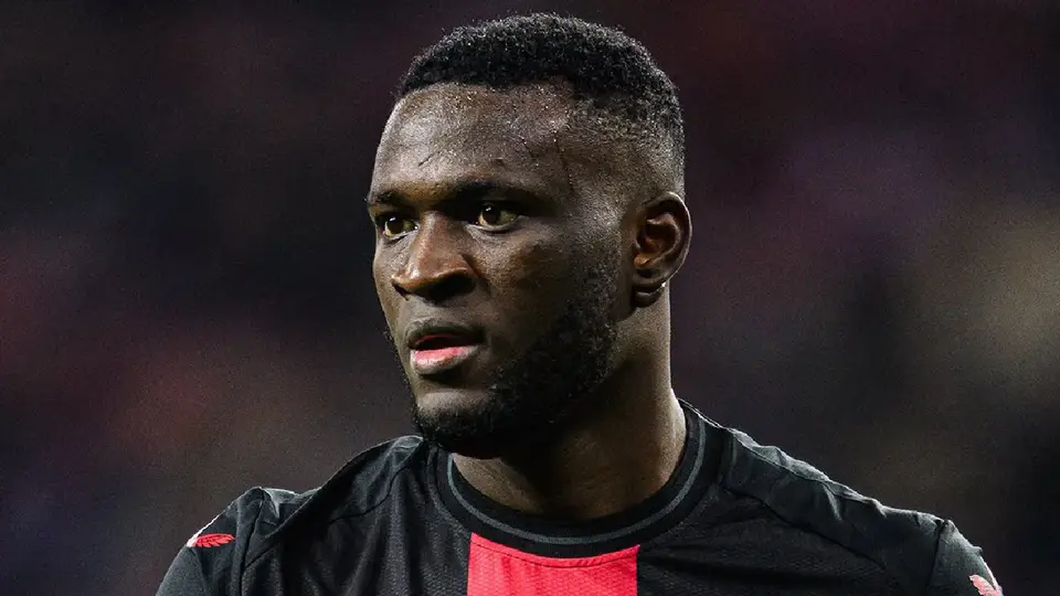 ¡Sonríe Santi Giménez! Milan cancela fichaje de Victor Boniface