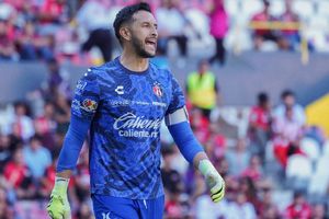 ¡Alarmante! Camilo Vargas recibió balonazo en la cara