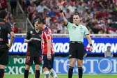 Polémica en juego de Chivas: Fernando González fue expulsado ante Toluca