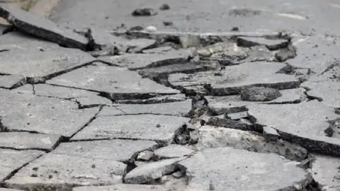 Fuerte terremoto de 7.5 en el Paso Drake de Chile activa alerta de tsunami