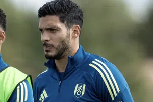 ¿Borrado? Raúl Jiménez otra vez a la banca del Fulham en partido de Premier League