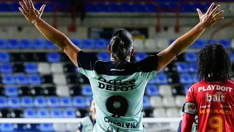 ¿Llegará a América? Ángel Villacampa revela interés por Charlyn Corral