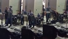 VIDEO: Profesor de música muere en el escenario mientras interpretaba la canción ‘A mi manera’