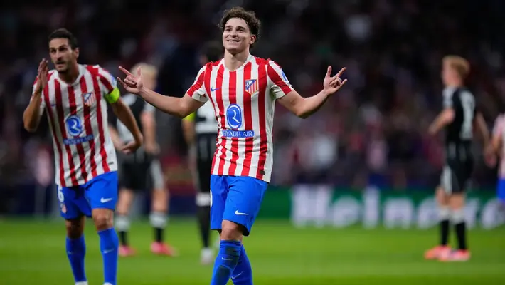 Julián Álvarez y Diego Simeone responden sobre los rumores del Barcelona por el argentino