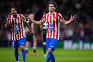 Julián Álvarez y Diego Simeone responden sobre los rumores del Barcelona por el argentino