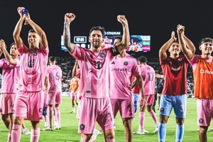 Lionel Messi y Luis Suárez debutan con victoria en el futbol uruguayo