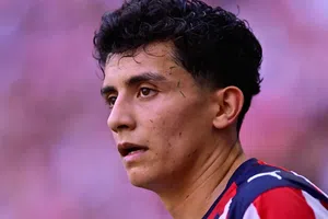 ¡Dura baja! Richard Ledezma sale lesionado del Xolos vs Chivas