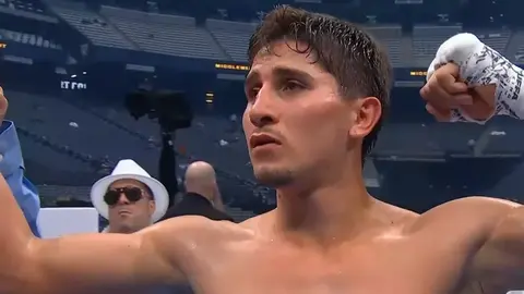 Marco Verde vence por nocaut técnico a Sona Akale en Las Vegas con polémica incluida