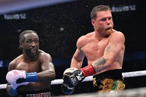 Terence Crawford deja vacante título de la WBA tras destronar a Canelo Álvarez