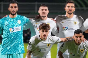 AEK Atenas debuta con derrota y error de Orbelín Pineda en Conference League