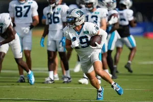 Vikings recuperan al veterano Thielen en un intercambio con Panthers