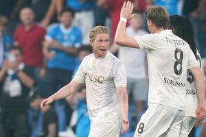 Napoli defiende su corona de Serie A con cómoda victoria ante Sassuolo; De Bruyne debutó con gol