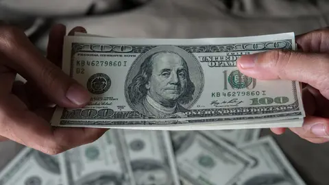 ¿Cambiarás dólares? El peso cierra fuerte este jueves 28 de agosto