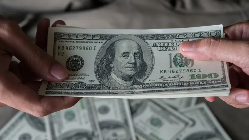 ¿Cambiarás dólares? El peso cierra fuerte este jueves 28 de agosto