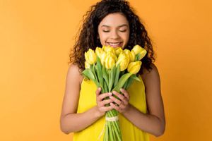 ¿Por qué regalan flores amarillas el 21 de septiembre? Origen y significado de esta tradición viral