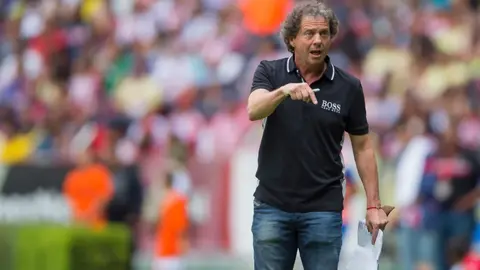 Daniel Ruso Brailovsky advierte a Allan Saint-Maximin