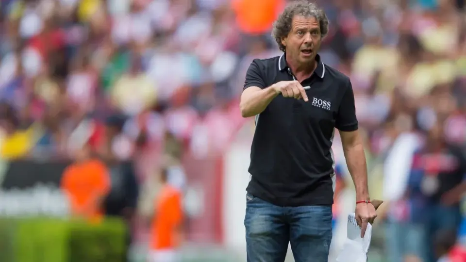 Daniel Ruso Brailovsky advierte a Allan Saint-Maximin