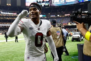 Arizona, sin problemas, supera 20-13 a los Saints en su primer partido de la temporada