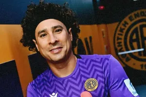 Guillermo Ochoa debuta como titular con el AEL Limassol en Chipre