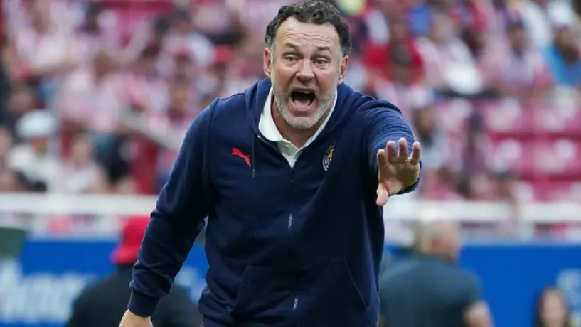 "Milito, con las horas contadas": Conductor de ESPN lanza dura crítica al DT de Chivas