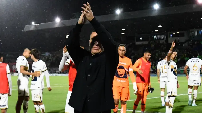 Jesús Ramírez defiende a Efraín Juárez | IMAGO7