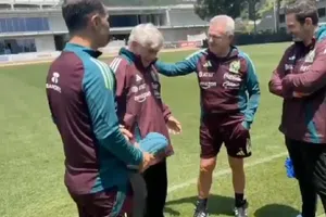 Selección Mexicana recibe visita de Bora Milutinovic en el CAR