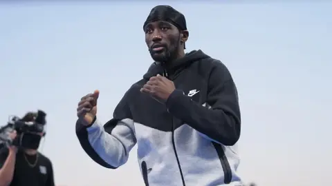 "Me tiene respeto": Crawford lanza contundente mensaje a Canelo