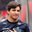 ¿Qué pasó, Carlos? Sainz se confunde de boxes en PL1 del Gran Premio de Azerbaiyán