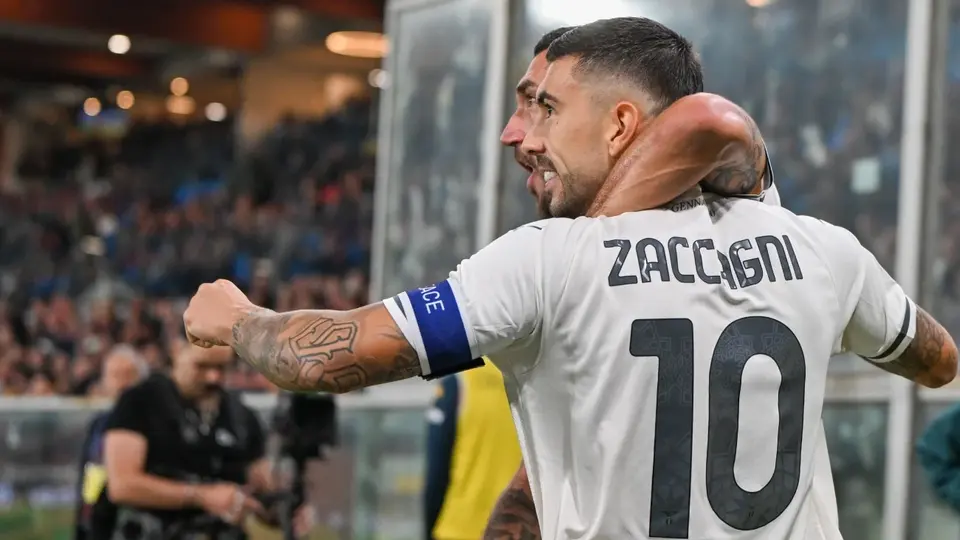¡En zona de descenso! Lazio golea al Genoa de Johan Vásquez