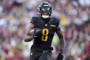 Brian Robinson llega a los San Francisco 49ers procedente de los Washington Commanders