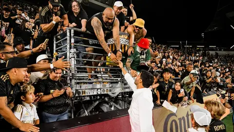 ¿Sin humildad? Así reaccionó Carlos Vela al tatuaje que un aficionado de LAFC se hizo de él